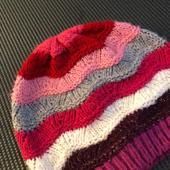 a multi coloured benni - Picture 1 of 2